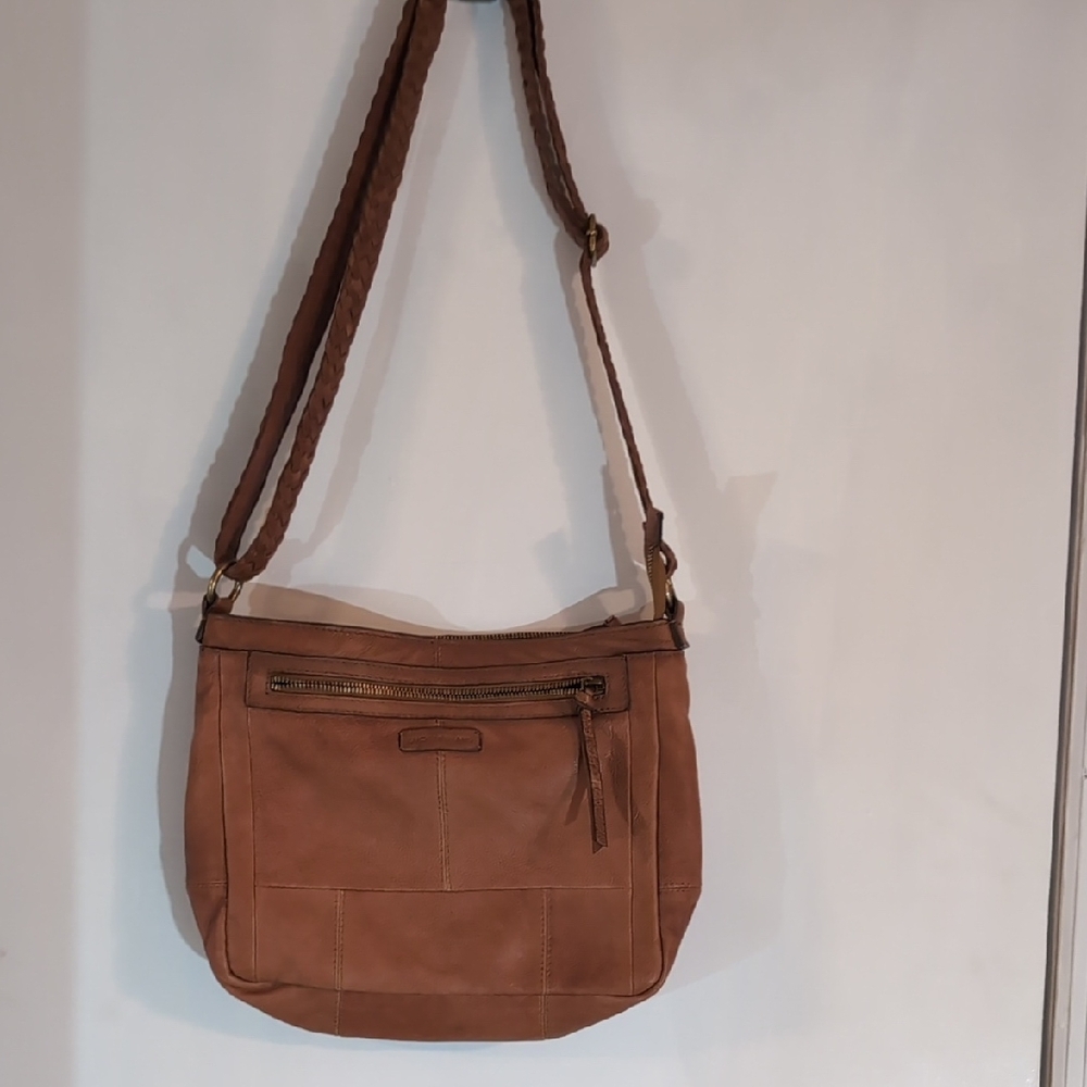 Elegant Tan Leather Shoulder Bag